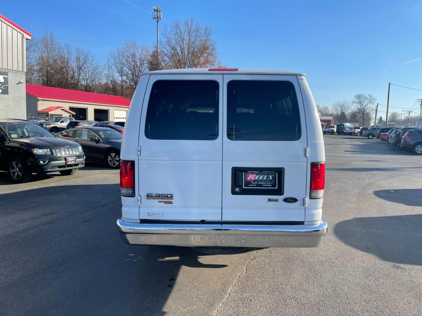 2013 White /Gray Ford E-Series Wagon E-350 XLT Super Duty Extended (1FBSS3BL8DD) with an 5.4L V8 SOHC 16V FFV engine, 4-Speed Automatic transmission, located at 547 E. Main St., Orwell, OH, 44076, (440) 437-5893, 41.535435, -80.847855 - Photo#8